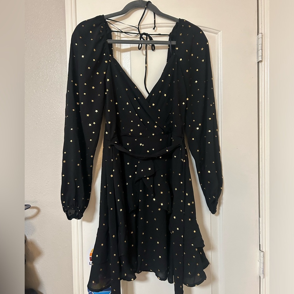 Francesca‘s dress black long sleeve with gold stars
